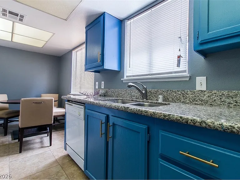 1812 Niblick Cir — Photo 10