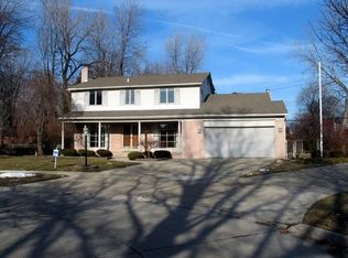 508 Glen Arbor Ln, Grosse Pointe Woods, MI 48236