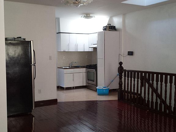 3rd image of 60 Bay 43 St