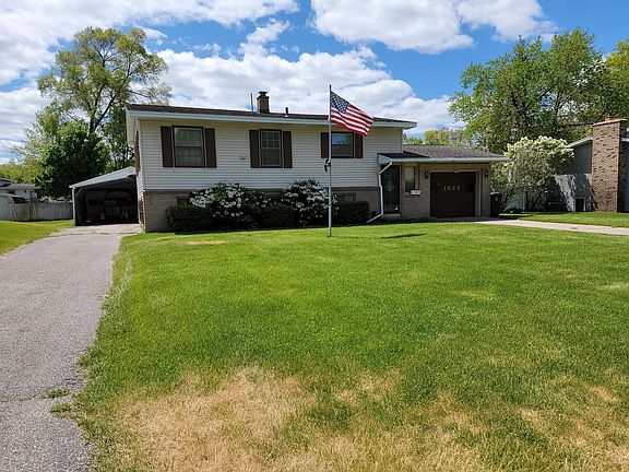 3rd image of 1825 Oak Park Dr