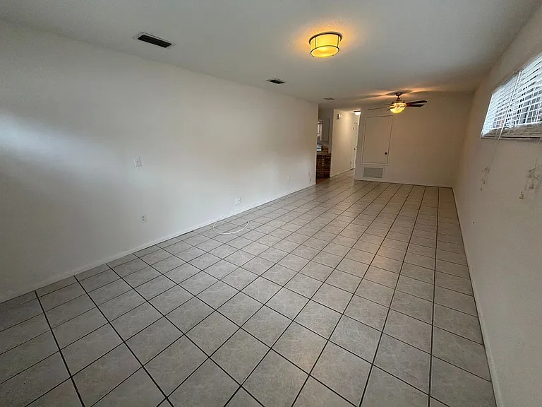 3005 E Jefferson St — Photo 3