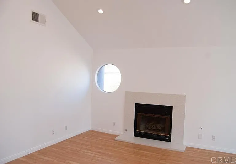 5037 Niagara Ave — Photo 3