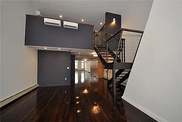 Rented by R New York