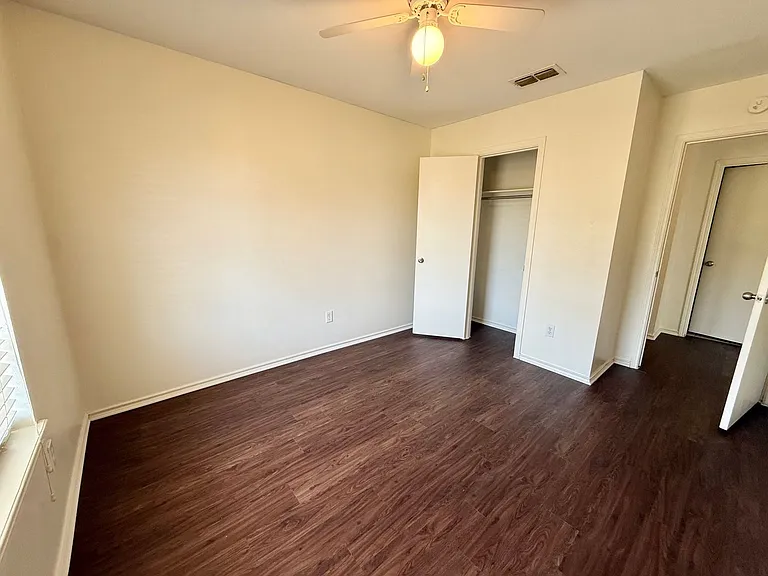 15210 Oaks West Dr — Photo 10