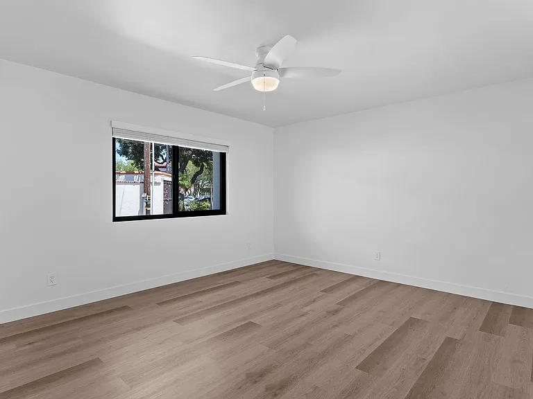 E Avenue - Coronado — Photo 42