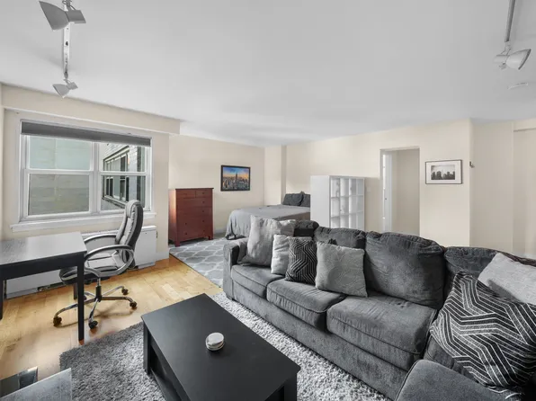 101 West 12th Street image 3 of 12