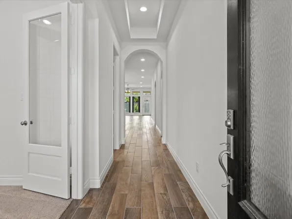 1921 Creek Ridge St, Seguin, TX 78155