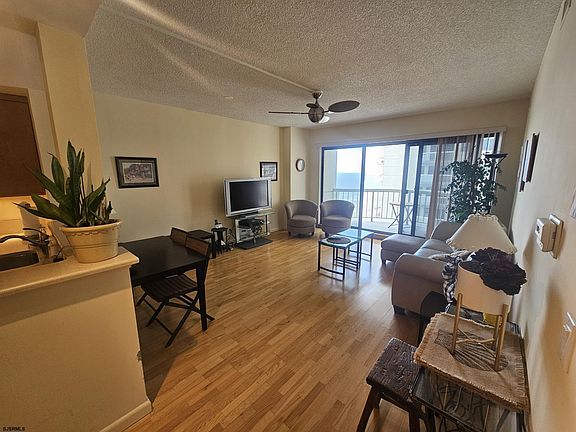 2nd image of 3101 Boardwalk #2508-1