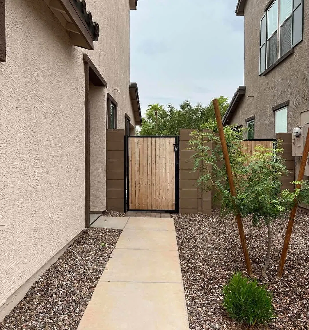 4 bed, 1968 sqft, $2,695 — Photo 2