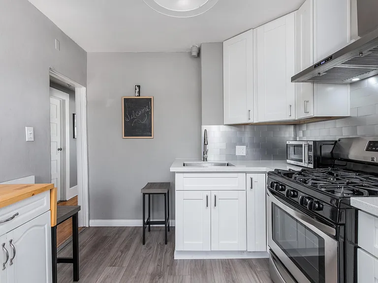 3723 Texas St — Photo 10