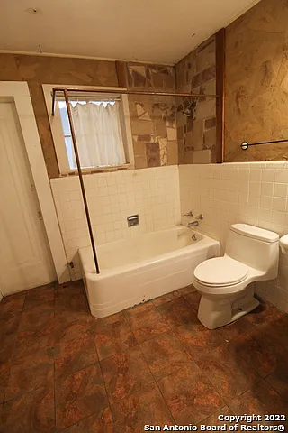 8811 FM 471 N — Photo 18