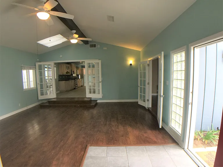 715 W Acacia Ave — Photo 8