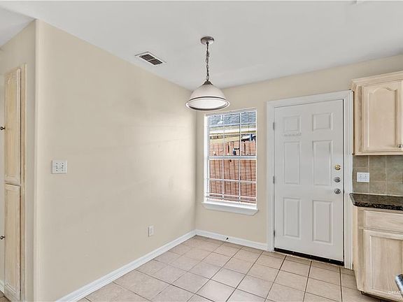 5th image of 1101 S Palm Dr