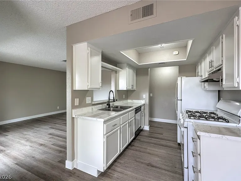 4571 Carriage Park Dr #C — Photo 7