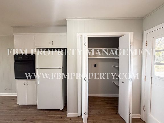 5th image of 300 E San Saba St #3