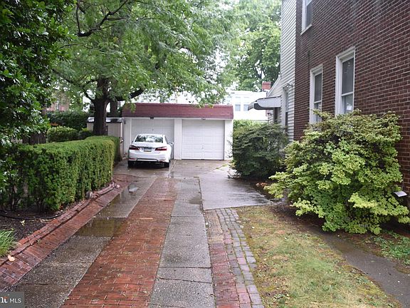 2nd image of 525 Stanwood St