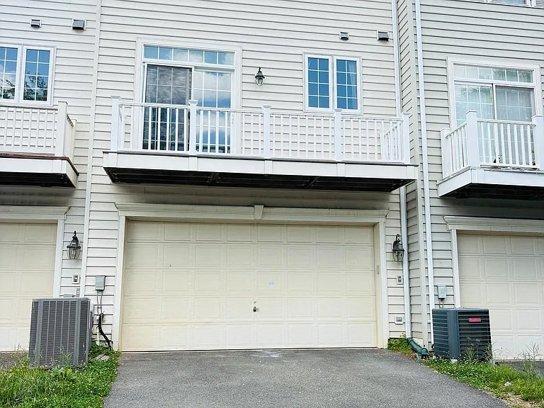 4651 Carisbrooke Ln — Photo 11