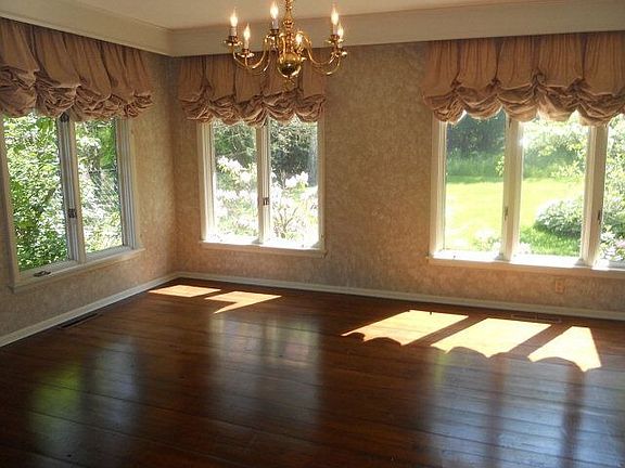 4th image of 808 Cypress Dr