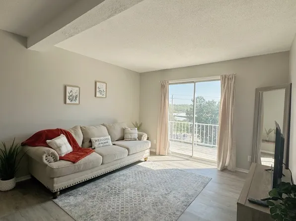 242 Bennett Ave APT 2B, Council Bluffs, IA 51503