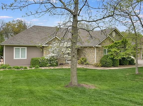 4th image of 1205 SW Winport Dr