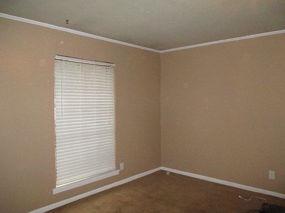 2nd image of 704 Lakeshore Dr