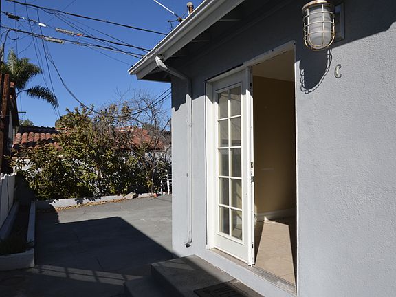 3rd image of 234 Avenida Serra APT C