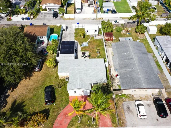 2415 Roosevelt St, Hollywood, FL 33020