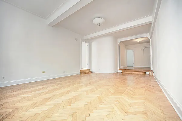 Rented by Urbane Brokerage | media 30