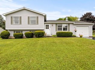 83 Prairie Trl, West Henrietta, NY 14586