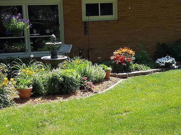 Flower bed off SR and DinRm