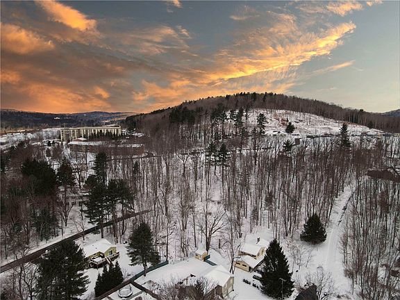 3rd image of 18 Carson Rd