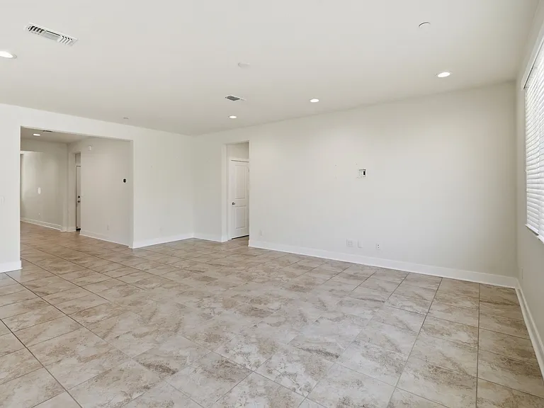 761 Hydrangea Dr — Photo 15