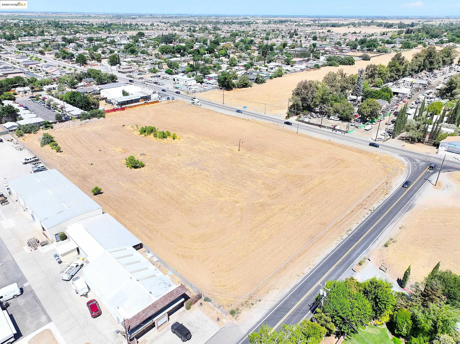 Almond Ave photo 1