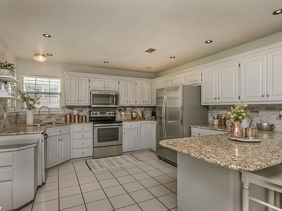 5th image of 87 Country Club Dr