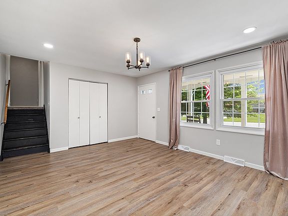 4th image of 1006 Thomas Dr