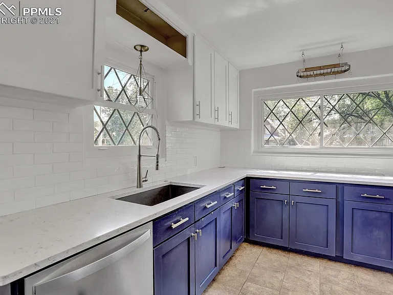 230 E San Miguel St — Photo 8