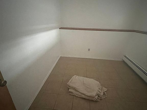 5th image of 33 Appleby Ave #2