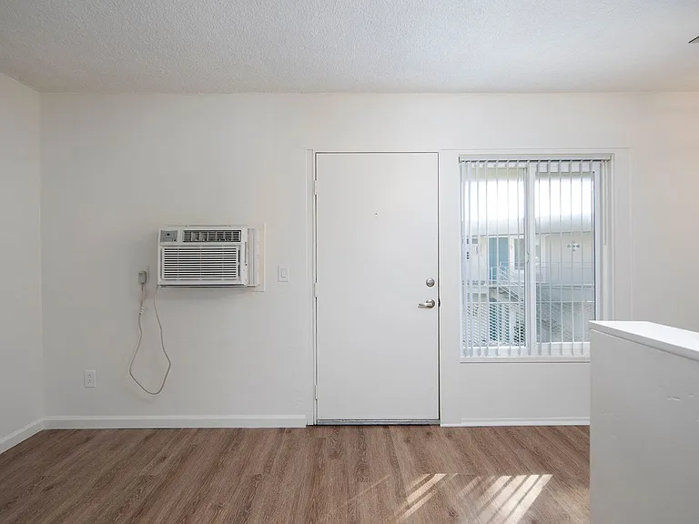Aztec Pacific Apartments — Photo 39