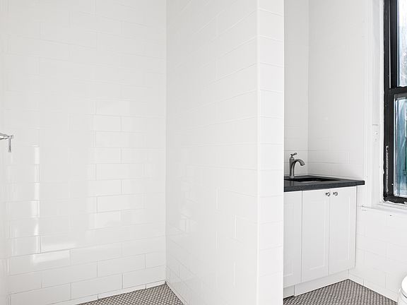 4th image of 332 E 4th St #66
