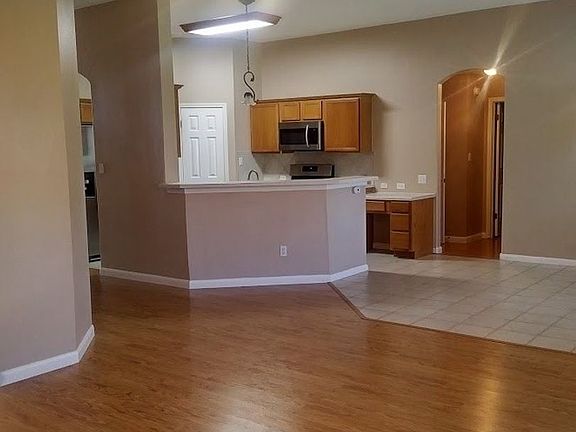 3rd image of 900 Sunflower Dr