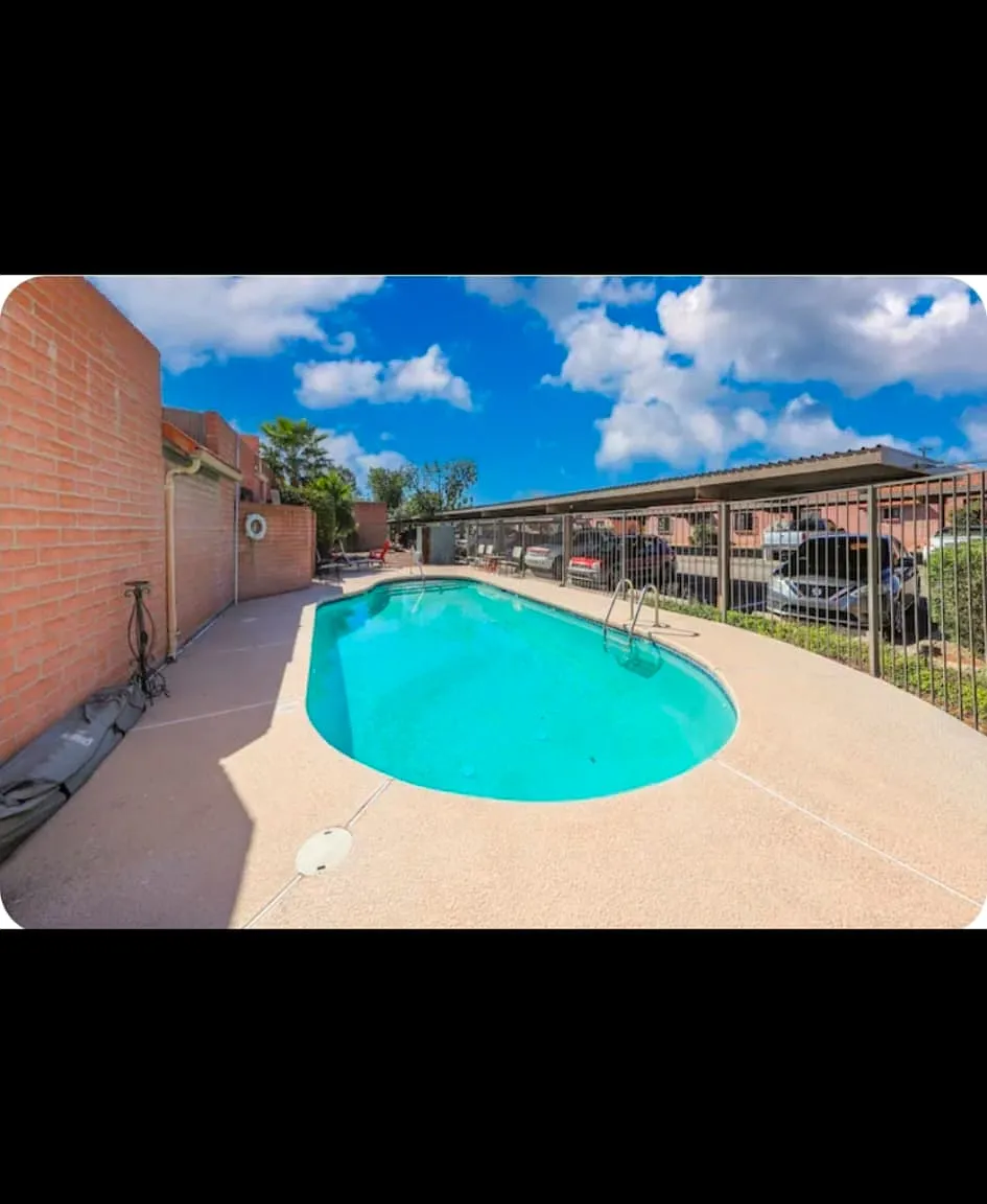 2 bed, 979 sqft, $2,195 — Photo 1