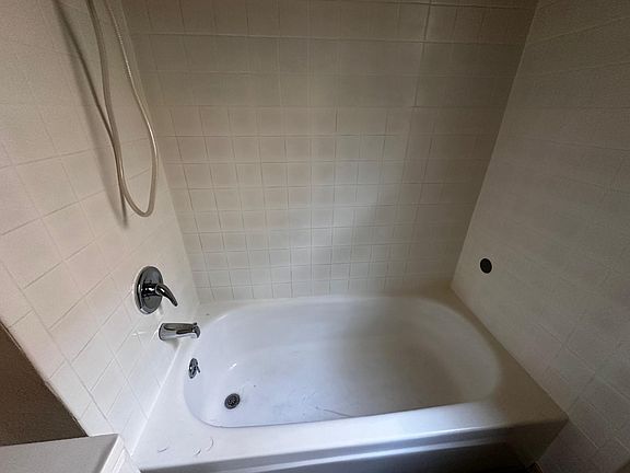 3rd image of 2928 E Diamond Ave APT 3