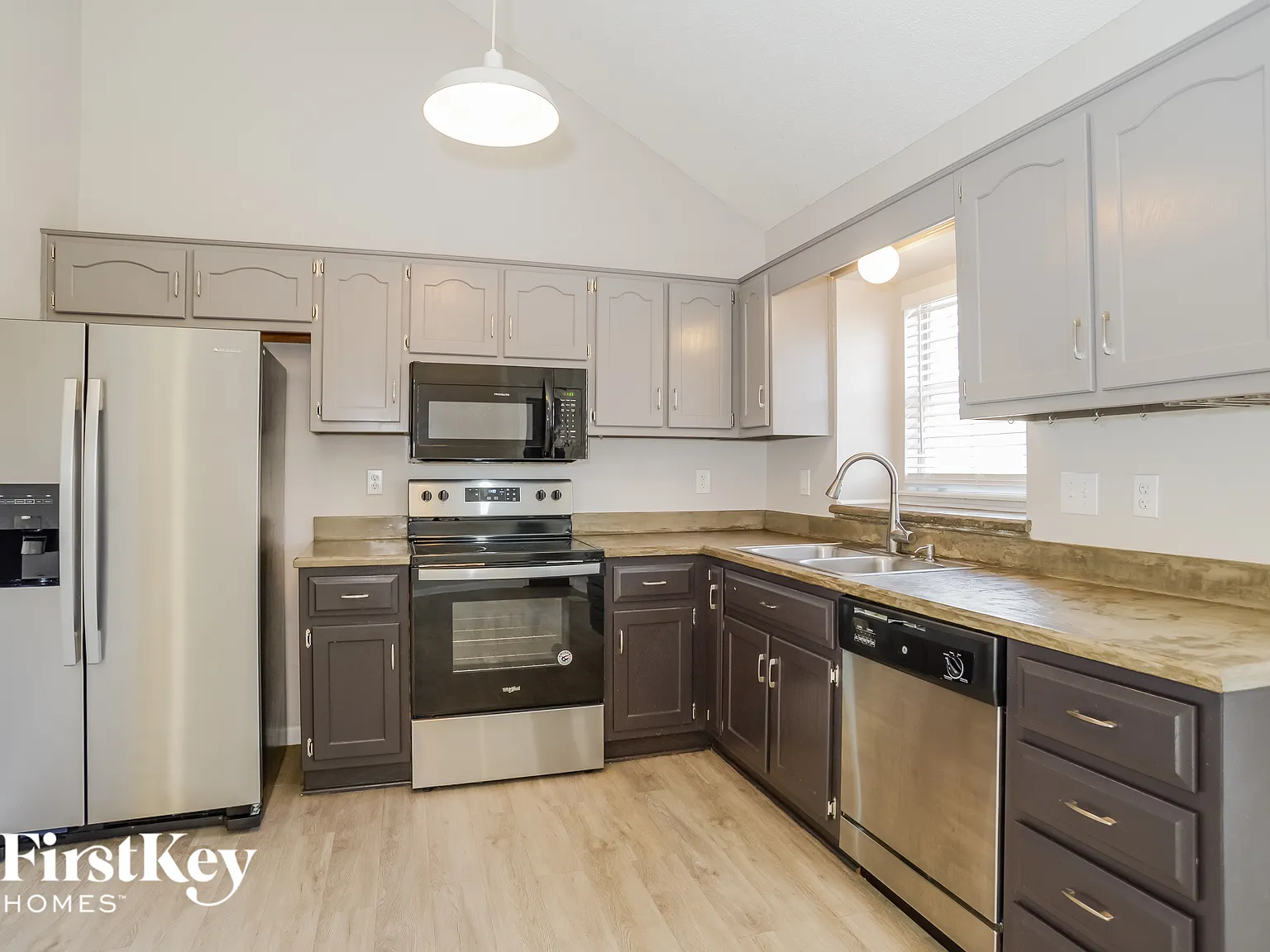 3 bed, 2.0 bath, 1439 sqft, $2,405 — Photo 4