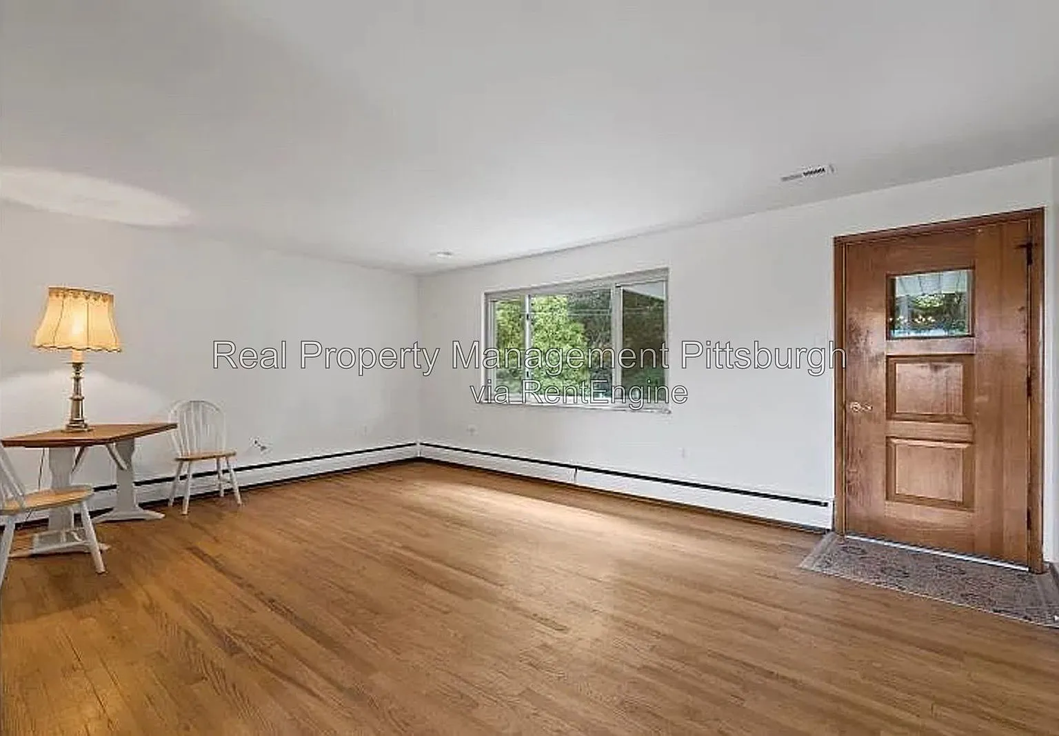 3 bed, 2.0 bath, 1300 sqft, $1,800 — Photo 2