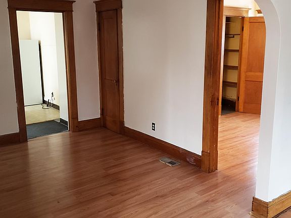 5th image of 230 Dartmouth Ave