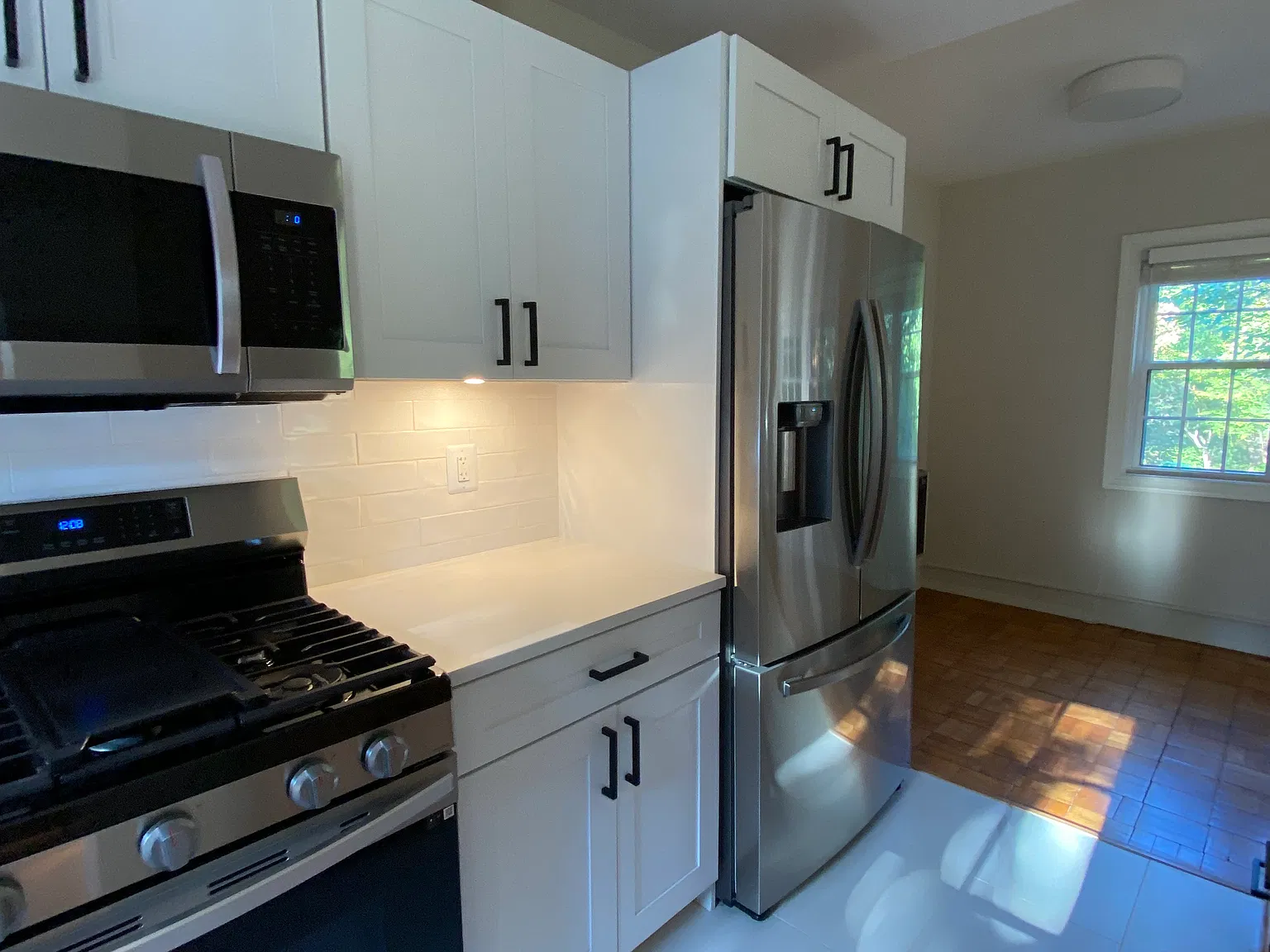 2 bed, 930 sqft, $2,650 — Photo 4