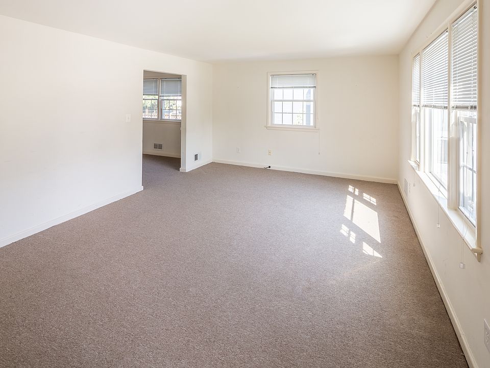 Living Room, Unit 1