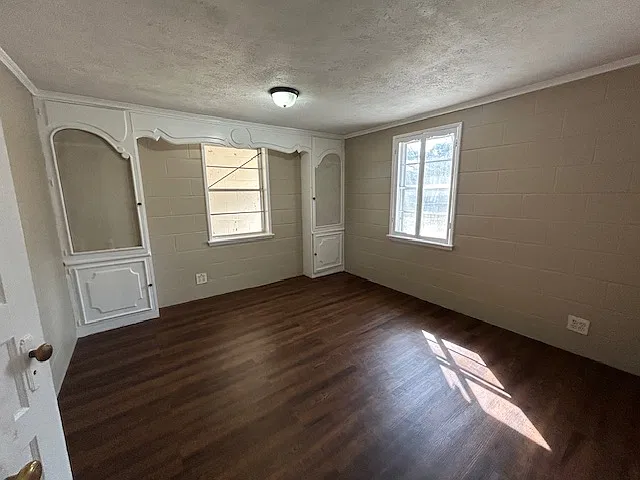 3 bed, 2092 sqft, $1,000 — Photo 4