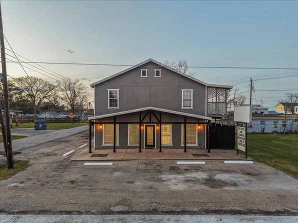 114 Grand Ave, Bacliff, TX 77518