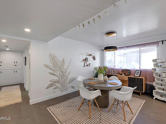 2nd image of 520 W CLARENDON Avenue #G2